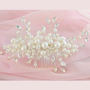 RHINESTONE AND PEARL HAIRCOMB